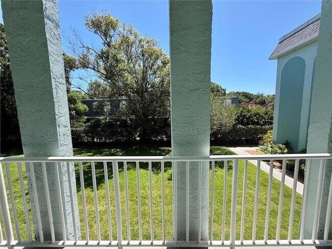Building Photo - 1706 Belleair Forest Dr