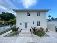 Building Photo - 383 SW 25th Rd