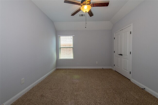 Building Photo - 7 Whispering Thicket Pl