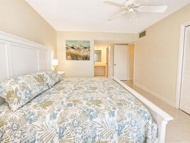 Building Photo - 4015 W Palm Aire Dr