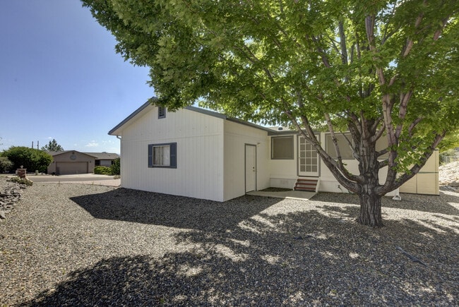 Building Photo - Beautiful 3 Bedroom in Vista Del Lago!