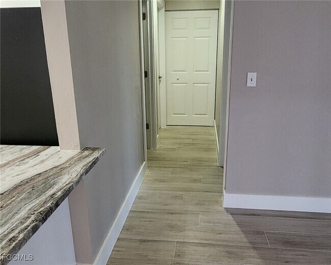 Building Photo - 723 SE 10th St