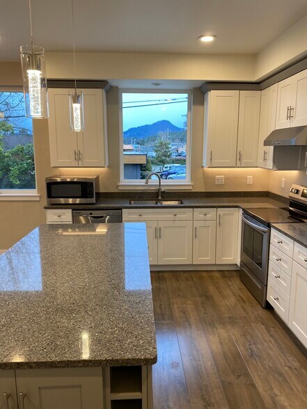 Unit A Kitchen - 2380 Willamette St
