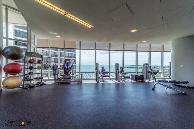 Building Photo - 340 E Randolph St