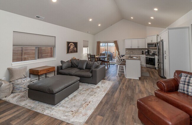 Building Photo - Newly Built Spacious Home, Fully Equipped Kitchen, Garage Included