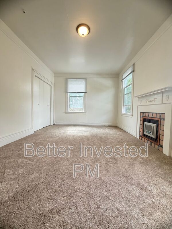 Building Photo - 526 B St