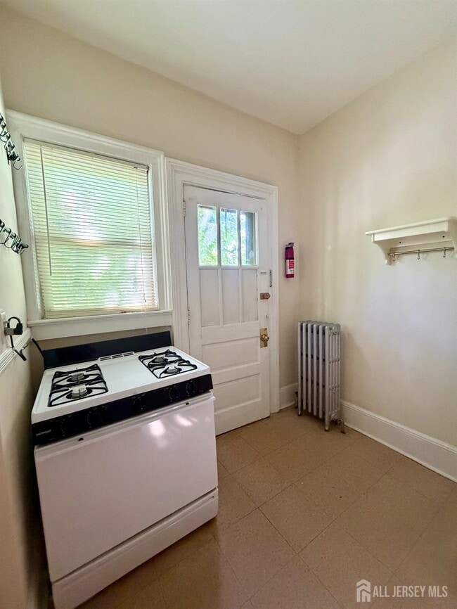 Building Photo - 207 Woodbridge Ave