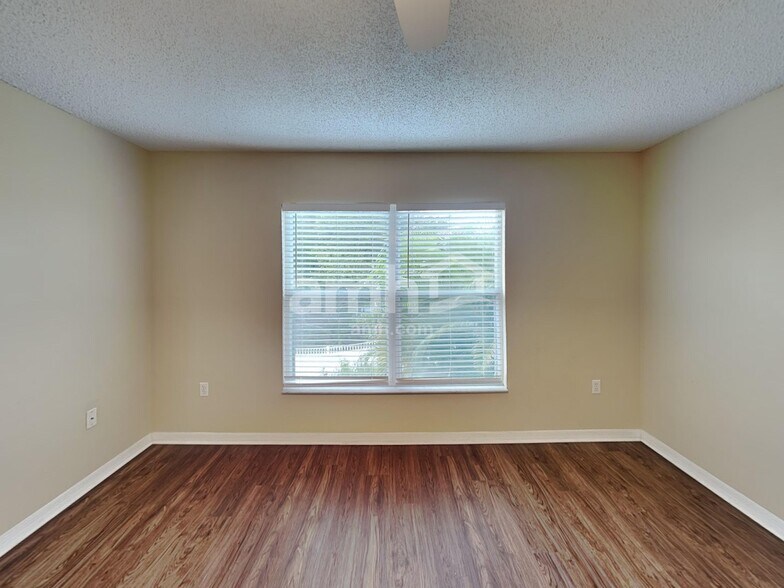 Building Photo - 3275 Hunters Chase Loop