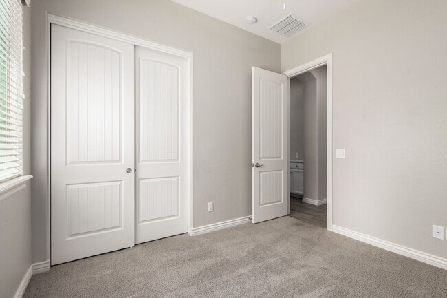 Building Photo - 20273 E Raven Dr
