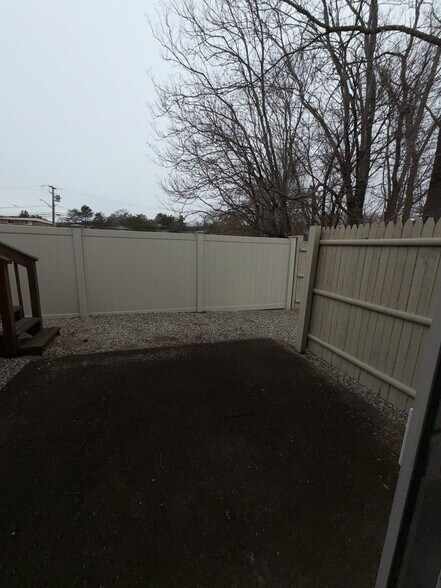 Building Photo - 295 Redstone Hill Rd