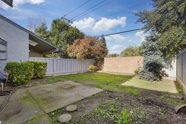 Building Photo - 566 La Corso Dr