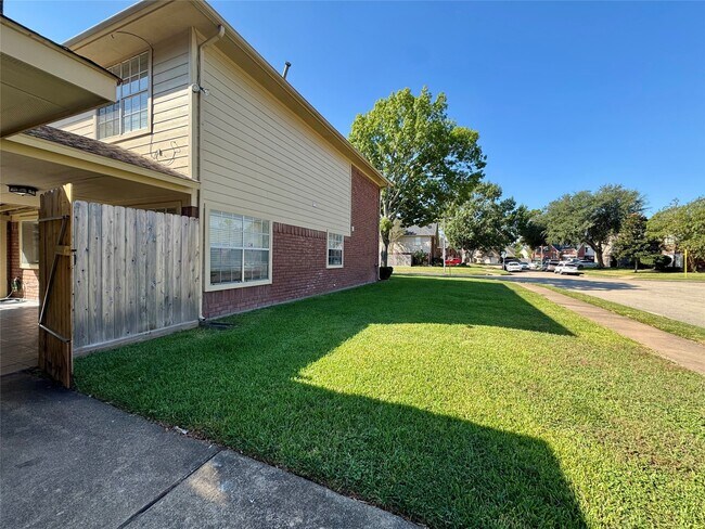 Building Photo - 5722 Fort Sumter Ln