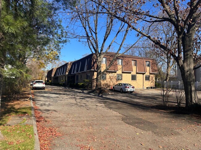 Primary Photo - 150 Main St