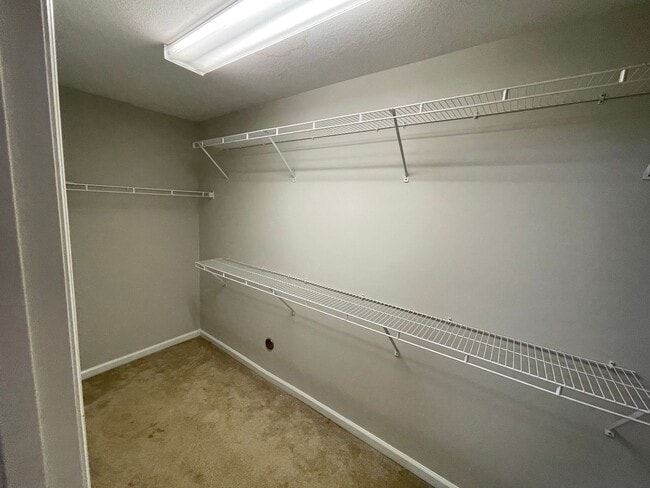 Building Photo - Loudon 3-bedroom 2-bathroom home with open layout on corner lot available 11/15