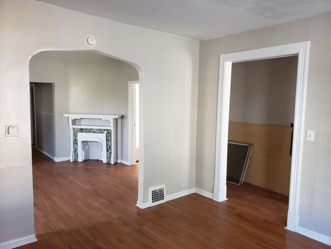 Building Photo - 154 Chenango St