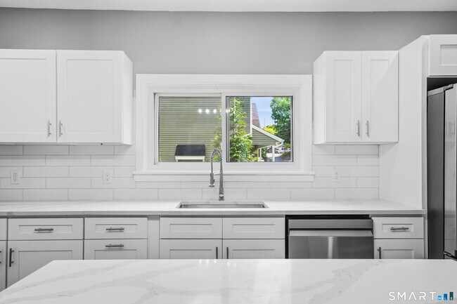 Building Photo - 275 Riverview Ave