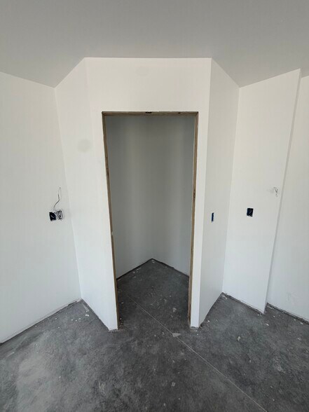 Building Photo - 139 McArthur Dr