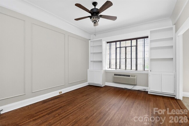 Building Photo - 301 W 10th St