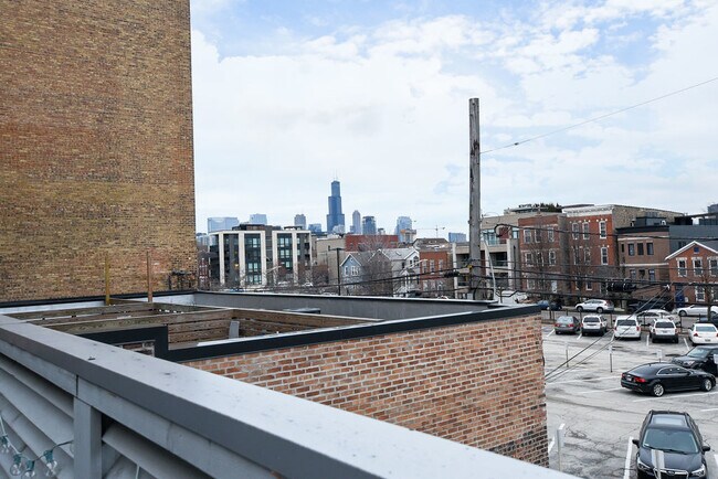 Building Photo - 1641 W Chicago Ave