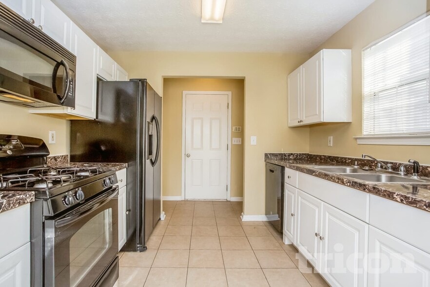 Building Photo - 5020 Towne Park Dr