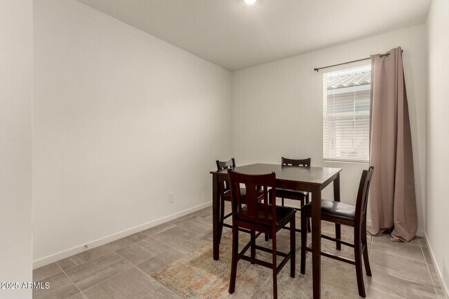 Building Photo - 3022 Hayden Rose Ave