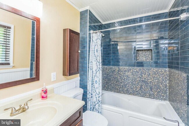 Building Photo - 311 Oakridge Dr