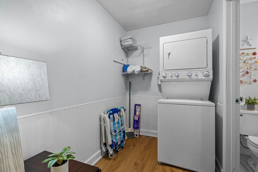 Building Photo - 1427 W Ocean View Ave