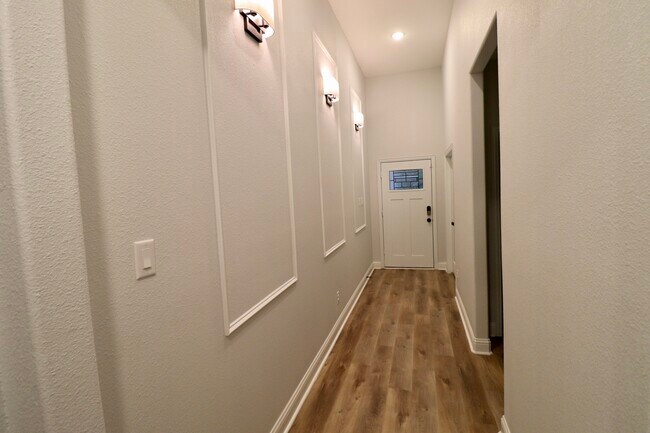 Building Photo - 2009 Toronto St