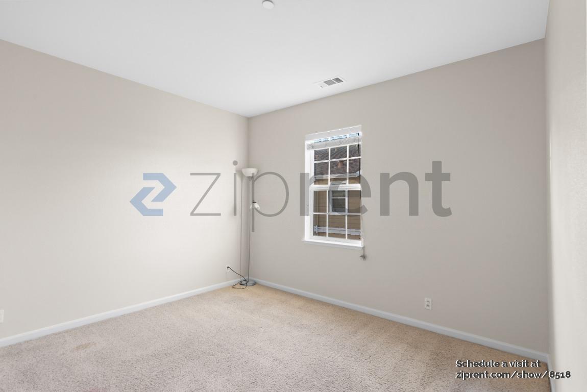 Building Photo - Unit