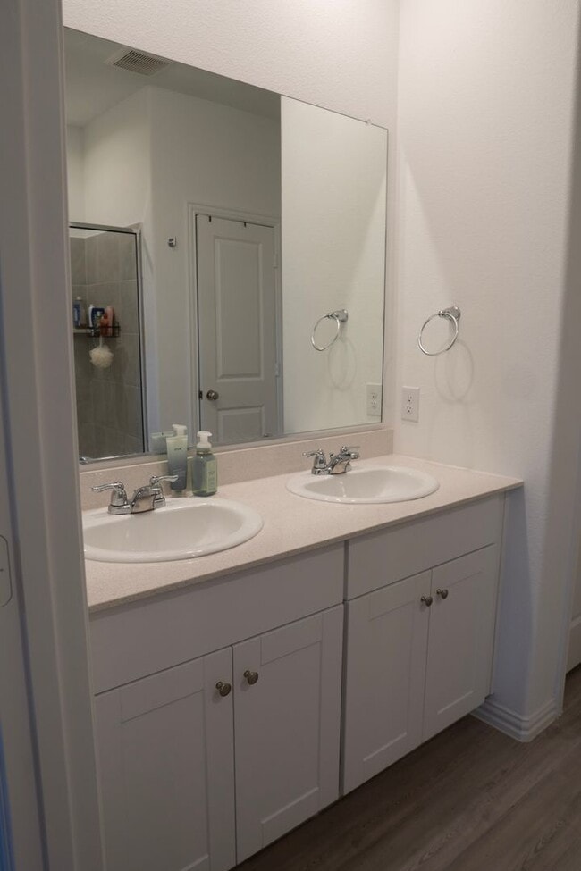 Building Photo - 3305 Kaufman Ct