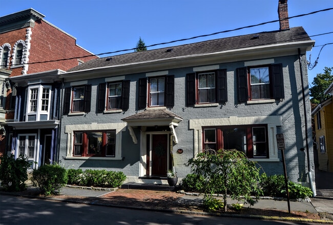Primary Photo - 74 Main St