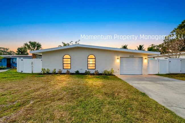 Building Photo - Gorgeous 4 Bedroom in Dunedin! Full Upgraded w/ a Pool!! AVAILABLE FOR IMMEDIATE MOVE IN!!