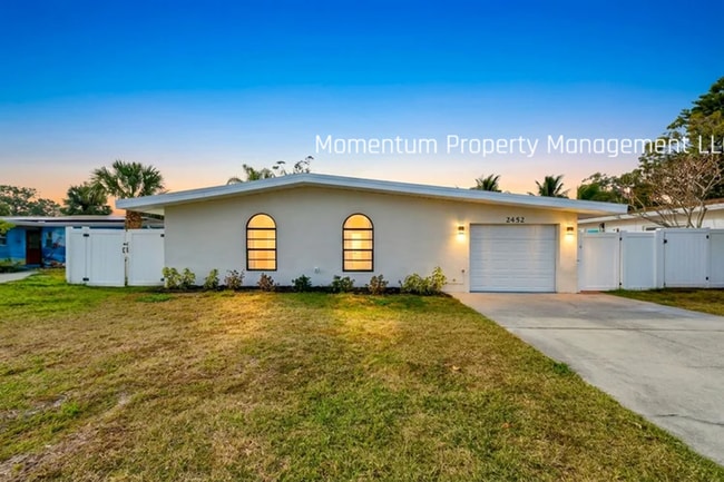 Building Photo - Gorgeous 4 Bedroom in Dunedin! Full Upgraded w/ a Pool!! Don't Miss Out!!