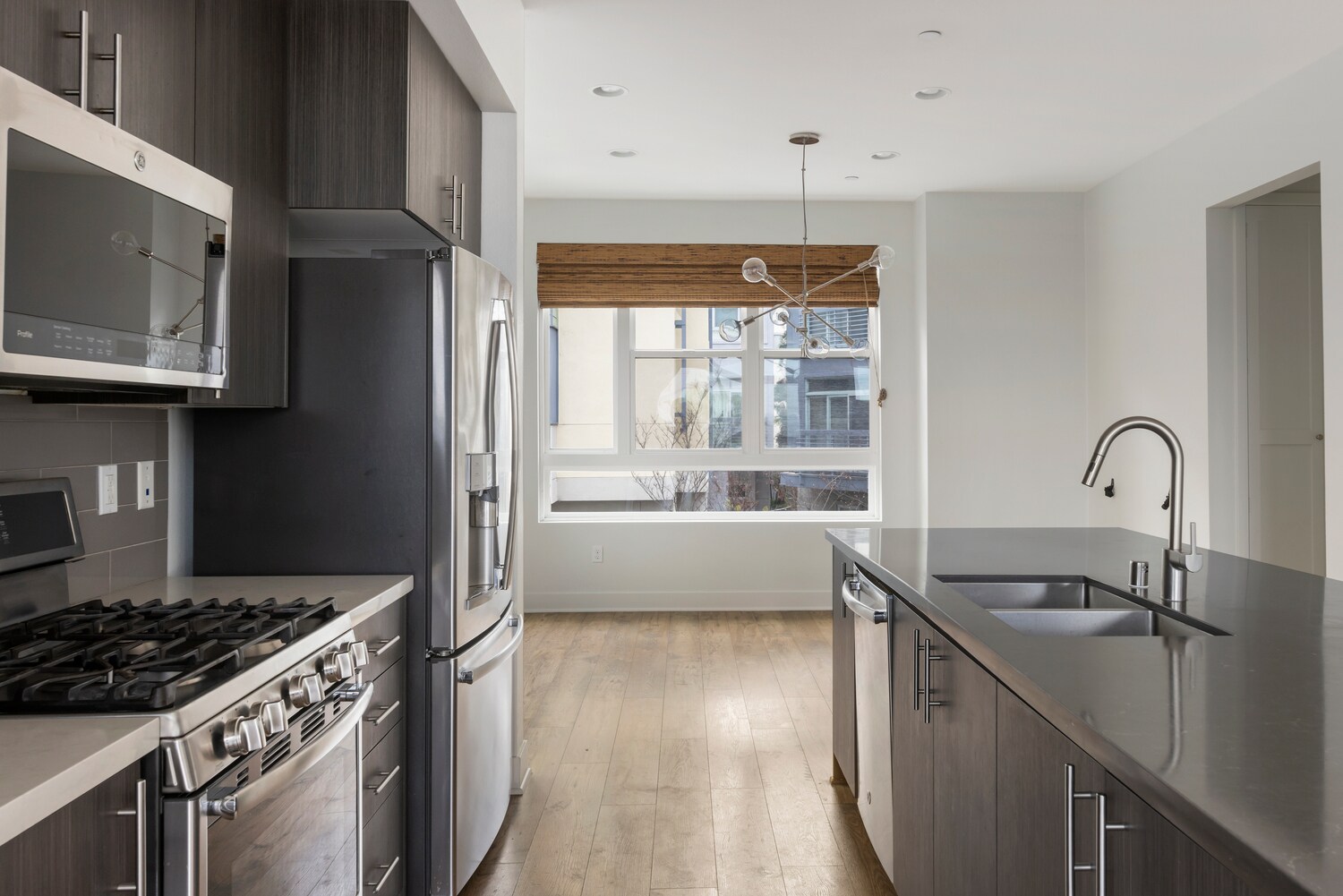 Building Photo - 2753 Waverly Dr