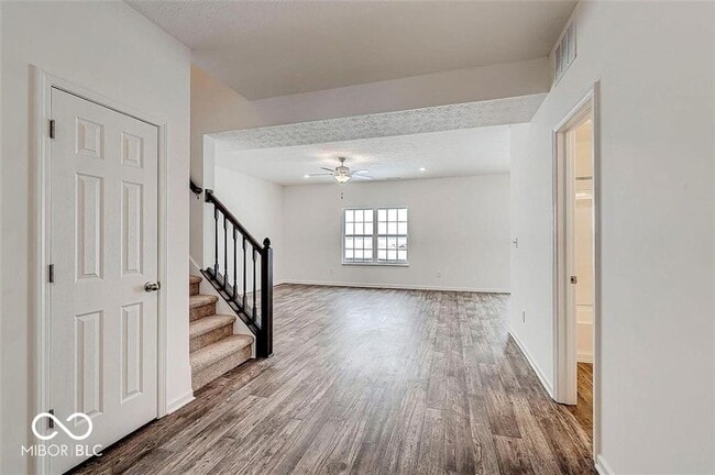 Building Photo - 5296 Maywood Dr