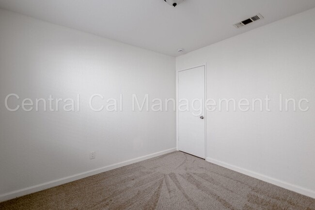 Building Photo - 3 Bedroom/2 Bath Home in the Southwest - $...