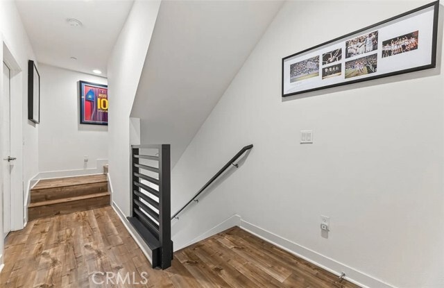 Building Photo - 215 Elm Ave