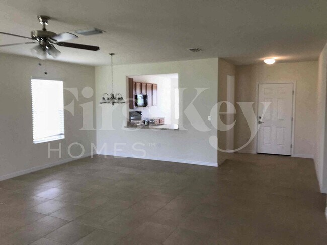 Building Photo - 217 NW 9th St