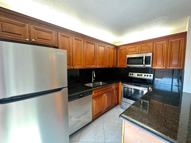 Building Photo - 82 Lake Arbor Dr