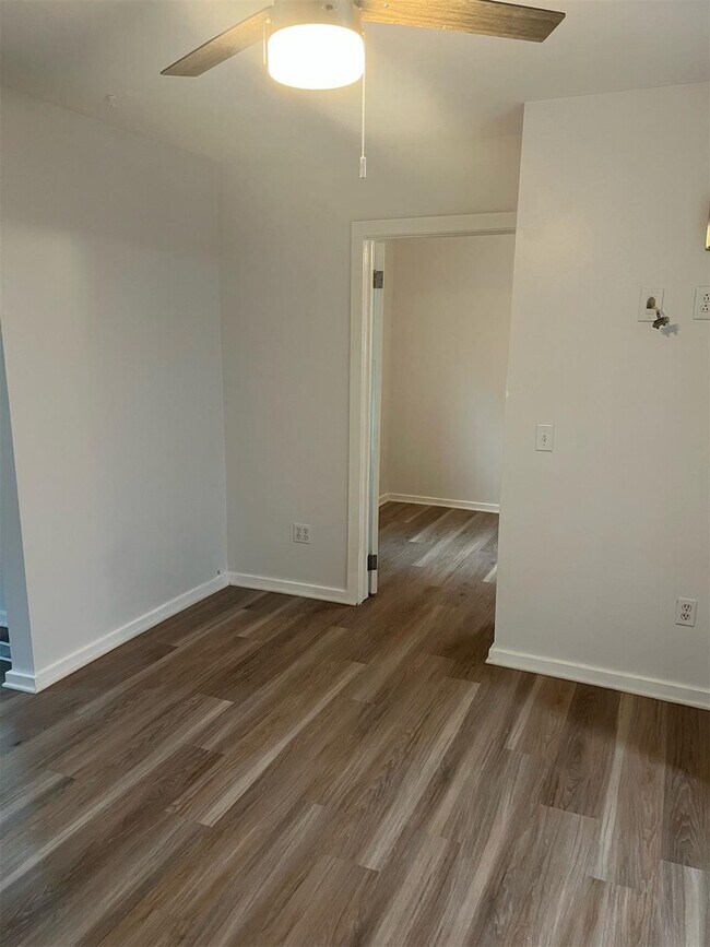 Building Photo - 83 Woodroad Trail