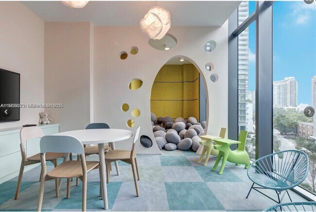 Building Photo - 650 NE 32nd St