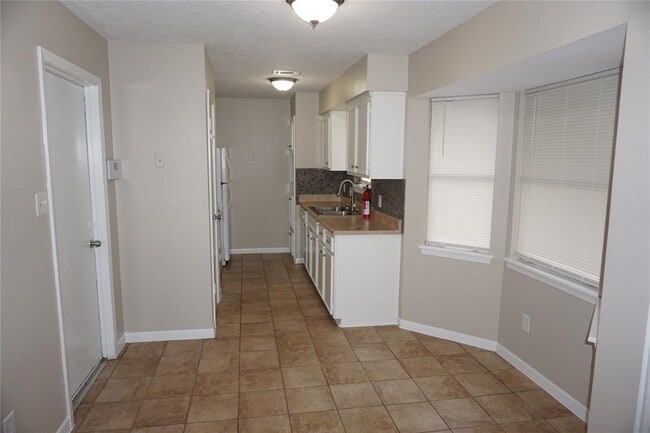 Building Photo - 5022 Fox Hollow Blvd