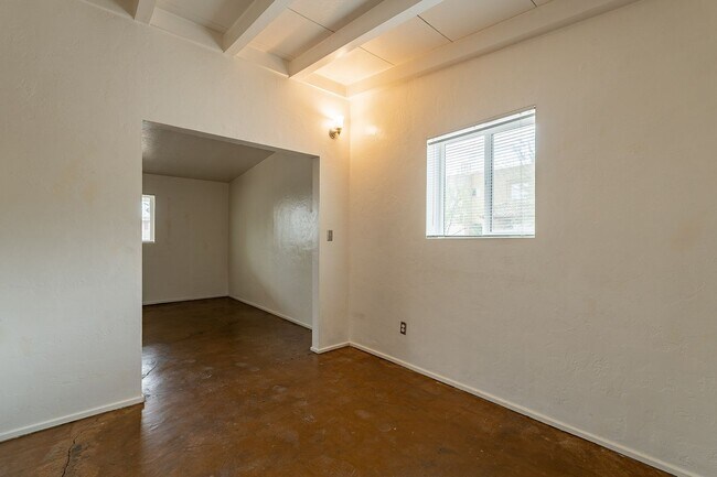 Building Photo - 428 N Norris Ave