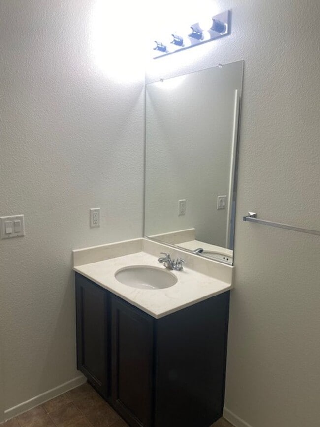 Building Photo - 7918 Point Oaks Ct