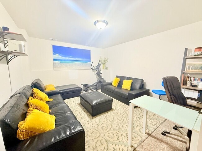 Building Photo - 2995 Madison Dr