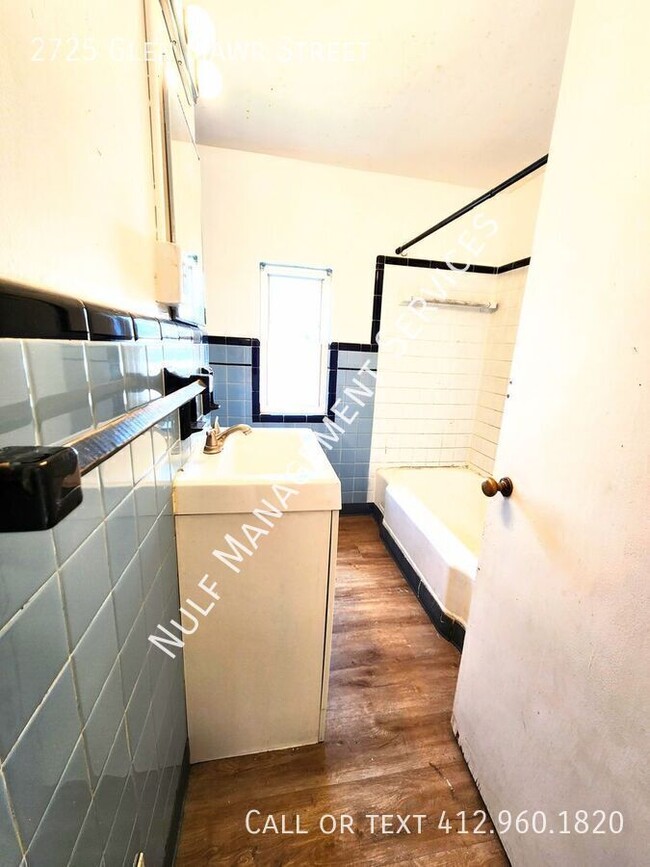 Building Photo - 2725 Glen Mawr St