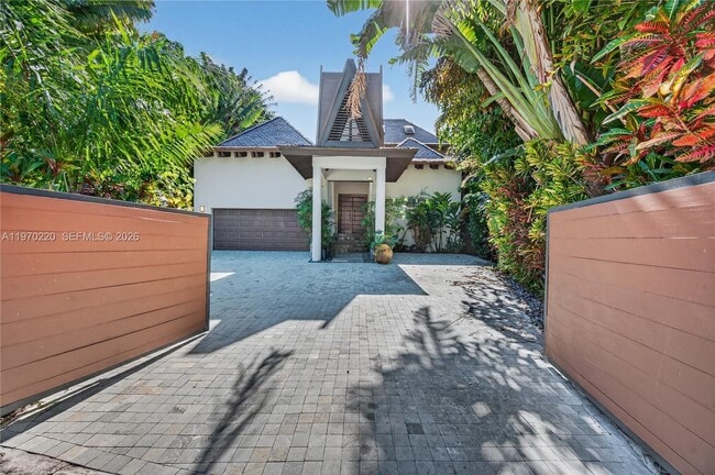 Building Photo - 14 W San Marino Dr