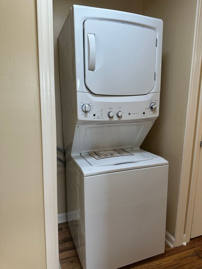 Building Photo - Renovated 3 Bed 1 Bath House