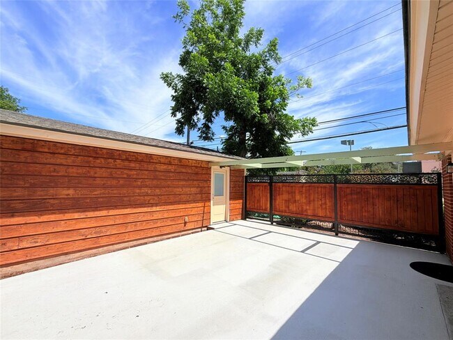 Building Photo - 5014 Evans Ave