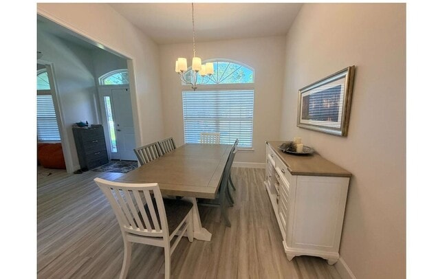 Building Photo - 297 SW Silverpalm Dr